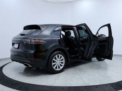 Used 2021 Porsche Cayenne w/ Driver Memory Package image 11
