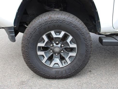 Used 2019 Toyota Tacoma SR w/ SR Convenience Package image 25