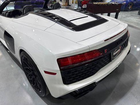 Used 2020 Audi R8 V10 w/ 20" Wheel Package image 33