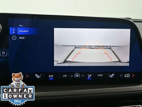 Used 2025 Chevrolet Traverse LT FWD image 13