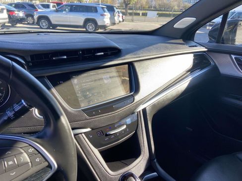 Used 2025 Cadillac XT5 Premium Luxury image 13