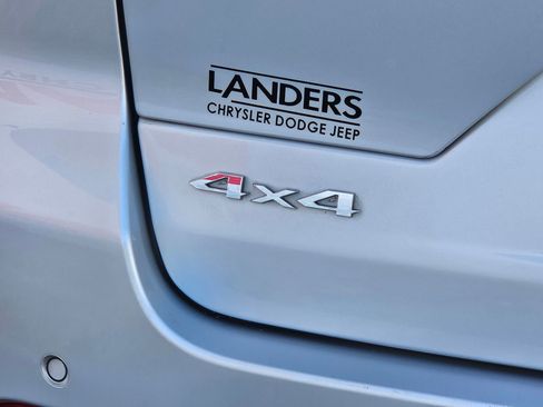 Used 2024 Jeep Grand Cherokee Laredo image 30