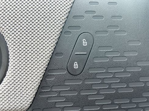 Used 2025 MINI Cooper 2-Door Hardtop image 25