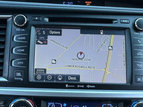 Used 2017 Toyota Highlander Limited image 26