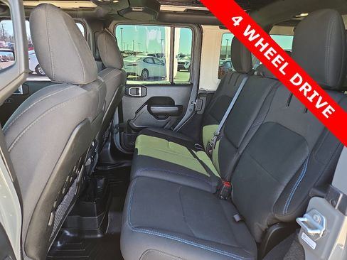 Used 2022 Jeep Wrangler Unlimited Rubicon 4xe image 9