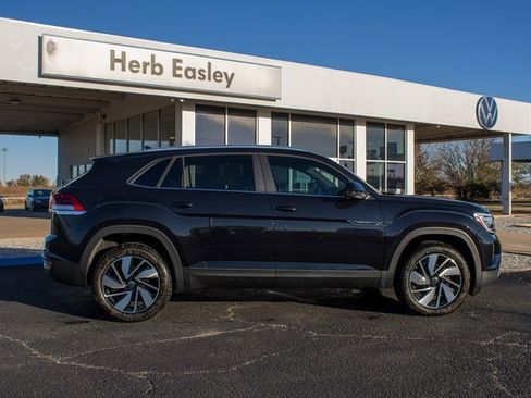 Used 2024 Volkswagen Atlas Cross Sport SE image 2