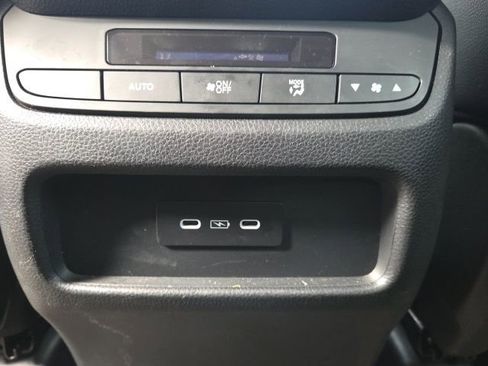 Used 2025 Honda Pilot Touring image 19