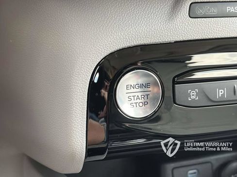 Used 2023 Ford Escape Platinum w/ Premium Technology Package AWD/4WD image 40