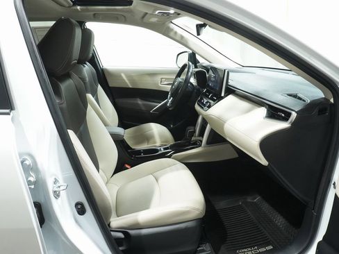 Certified 2023 Toyota Corolla Cross XLE image 12