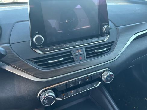 Used 2025 Nissan Altima 2.5 SV image 25