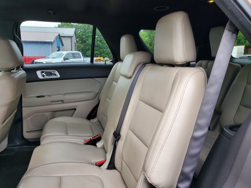 Used 2015 Ford Explorer XLT w/ Equipment Group 202B AWD/4WD image 25