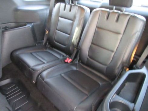 Used 2018 Ford Explorer XLT w/ Equipment Group 202A image 23