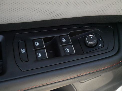 Certified 2024 Volkswagen Atlas Peak Edition SE AWD/4WD image 19