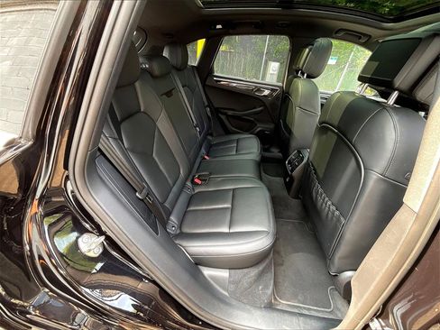 Certified 2025 Porsche Macan image 21