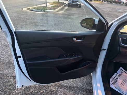 Used 2019 Hyundai Accent SE image 14