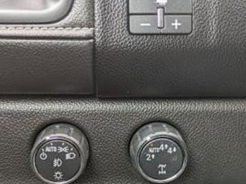 Used 2021 GMC Canyon Denali image 9