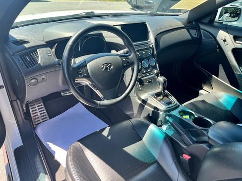 Used 2016 Hyundai Genesis Coupe 3.8 image 10