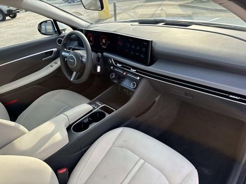 Used 2025 Hyundai Sonata SEL FWD image 28