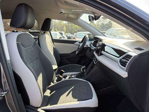 New 2026 Volkswagen Taos SE FWD image 19