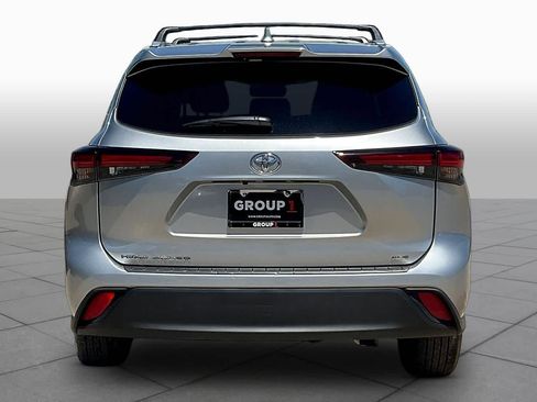 Used 2025 Toyota Highlander XLE image 5