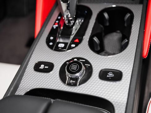 Used 2025 Bentley Bentayga Extended Wheelbase image 61