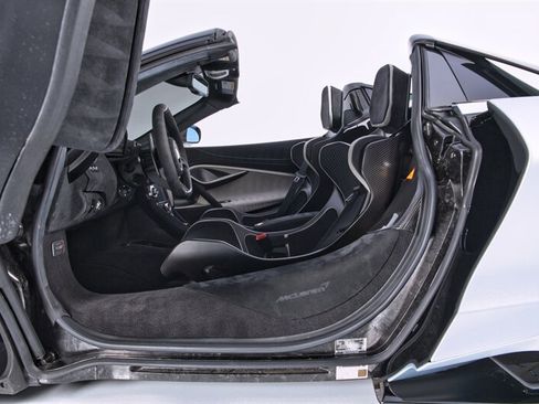 Used 2022 McLaren 765LT RWD image 21