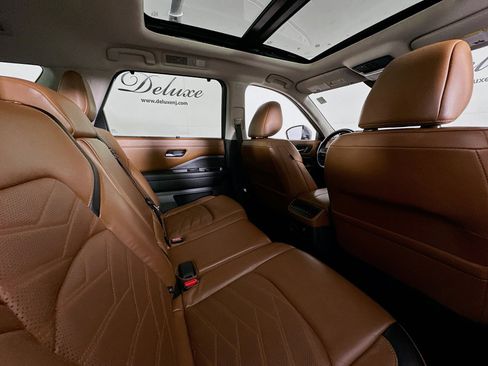 Used 2023 Nissan Pathfinder Platinum w/ Cargo Package image 32