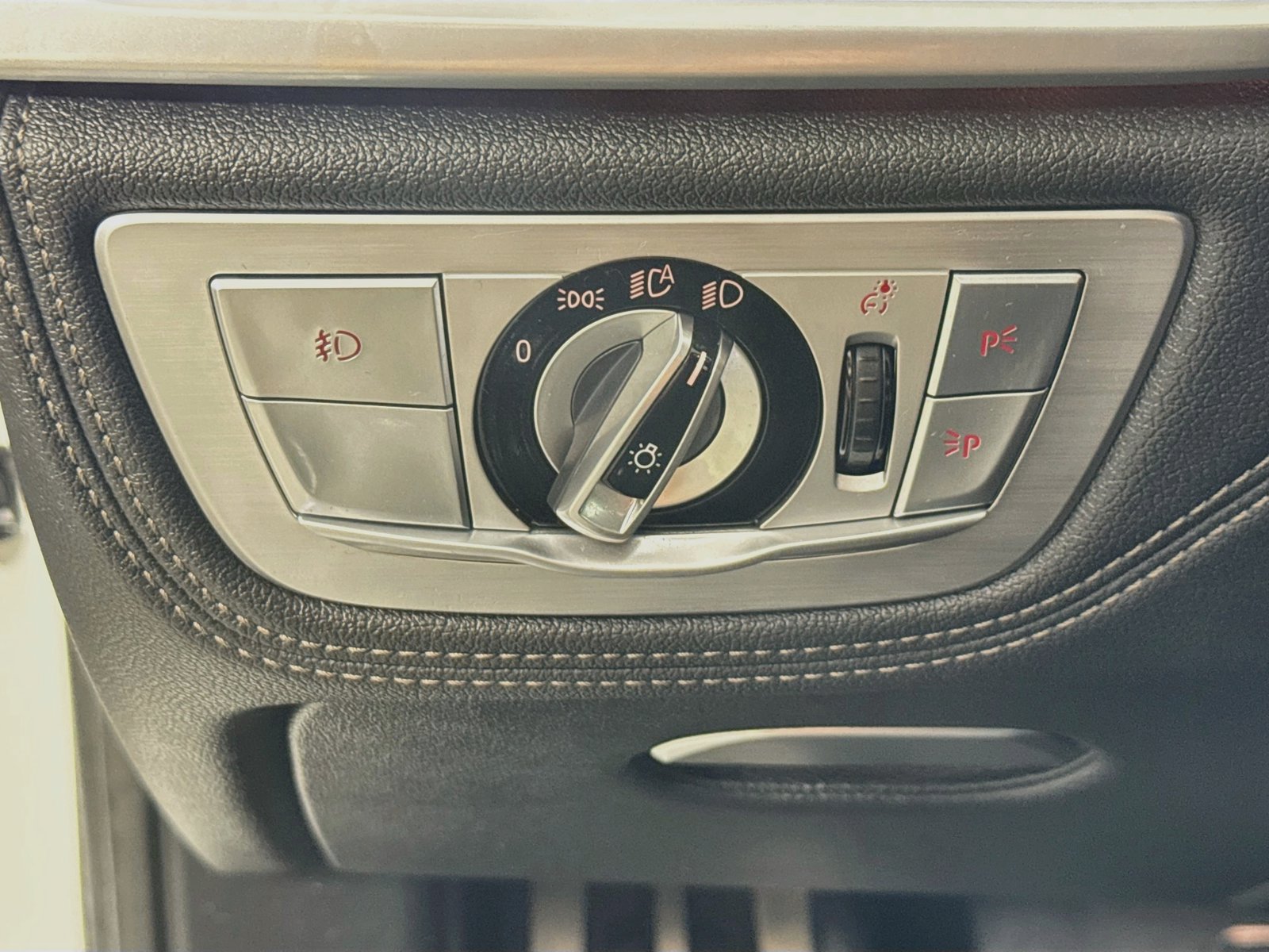 Used 2018 BMW 750i xDrive AWD/4WD image 9