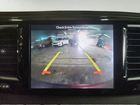 Used 2018 Chrysler Pacifica Touring-L Plus FWD image 16