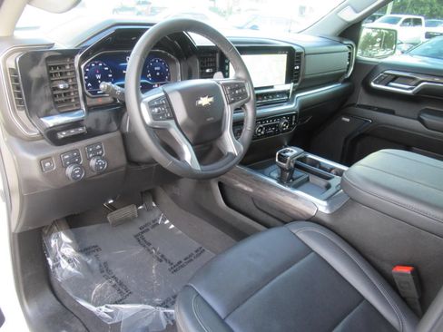 Used 2024 Chevrolet Silverado 1500 LTZ w/ LTZ Premium Package AWD/4WD image 19
