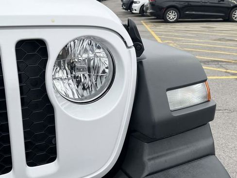 Used 2024 Jeep Wrangler Sport S image 9