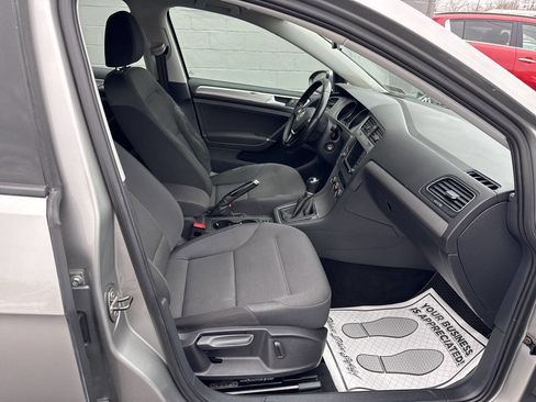 Used 2017 Volkswagen Golf S image 22