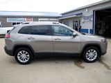 Used 2019 Jeep Cherokee Latitude w/ Cold Weather Group image 4