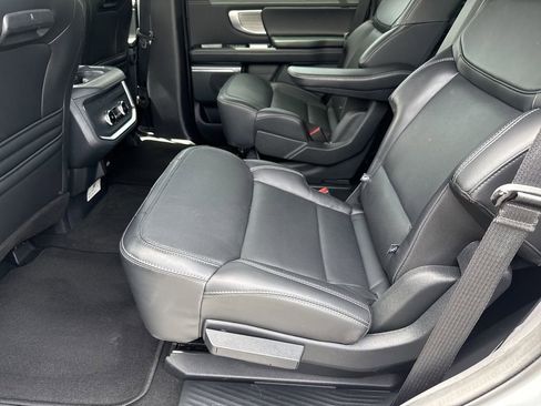 Used 2025 Ford Expedition Platinum AWD/4WD image 20