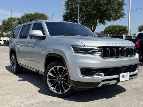 Used 2022 Jeep Wagoneer Series III w/ Premium Group I RWD image 2
