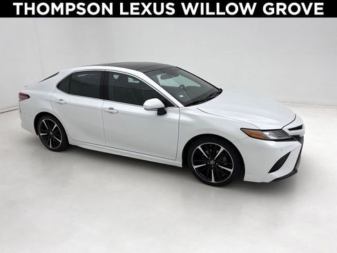 Used 2018 Toyota Camry XSE image 1