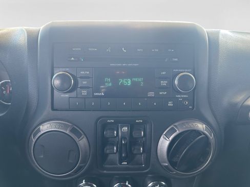 Used 2015 Jeep Wrangler Unlimited Sport w/ Quick Order Package 24S AWD/4WD image 20