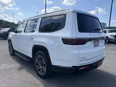 Used 2024 Jeep Wagoneer Series II w/ Flexible Seating Group RWD image 7
