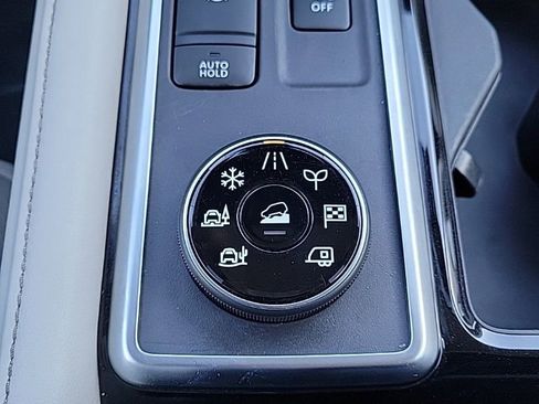 Used 2024 Nissan Pathfinder SL image 30