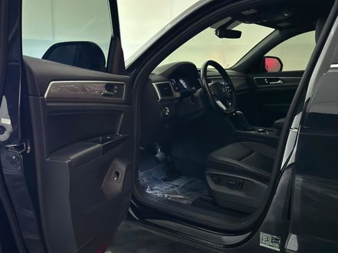 Used 2020 Volkswagen Atlas Cross Sport SE AWD/4WD image 16