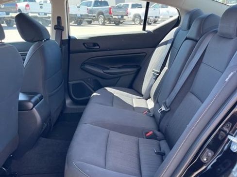 Used 2025 Nissan Altima 2.5 SV FWD image 24