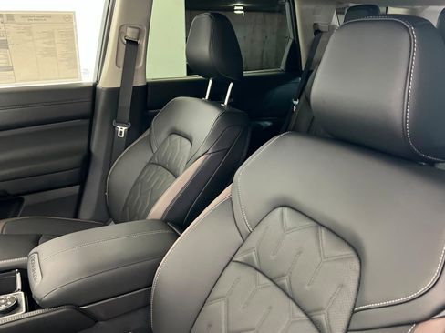 New 2026 Nissan Pathfinder Platinum image 16