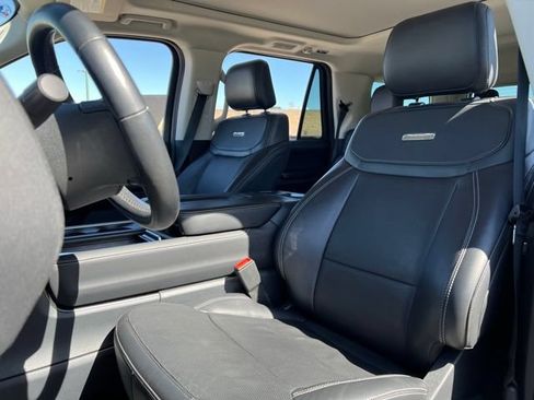 Used 2025 Ford Expedition Platinum AWD/4WD image 13