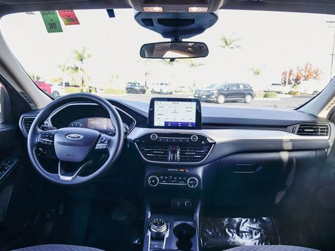 Used 2020 Ford Escape SE image 12