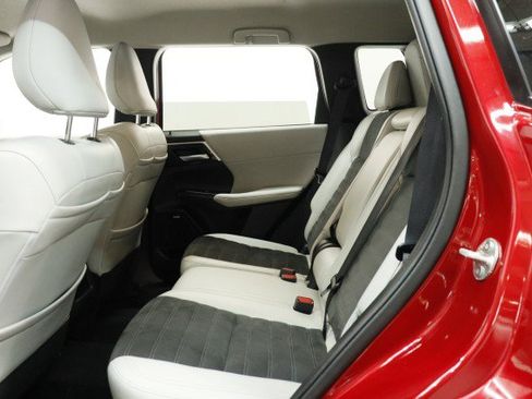 Used 2025 Mitsubishi Outlander SE FWD image 28