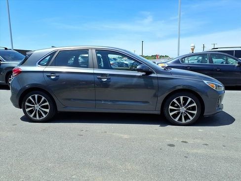 Used 2018 Hyundai Elantra GT FWD image 25