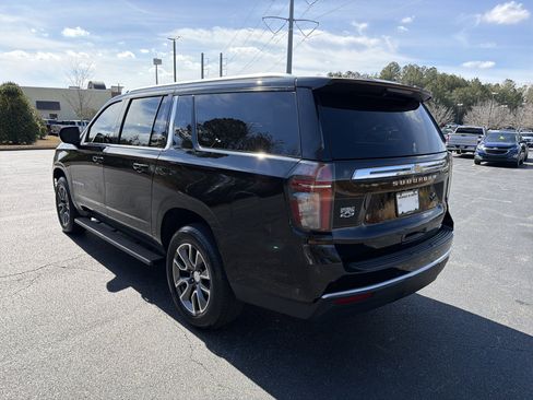 Used 2022 Chevrolet Suburban LT image 7