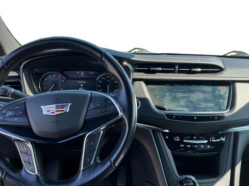 Used 2020 Cadillac XT5 Premium Luxury w/ LPO, Floor Liner Package FWD image 10