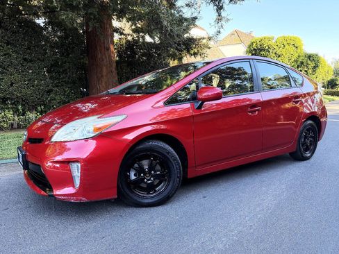 Used 2013 Toyota Prius Two FWD image 2