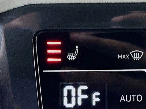 Used 2023 Volkswagen Tiguan SE R-Line image 17